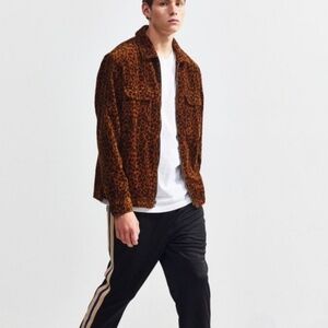 UO Ryder Cheetah Corduroy Zip Shirt Men's jacket size XL
